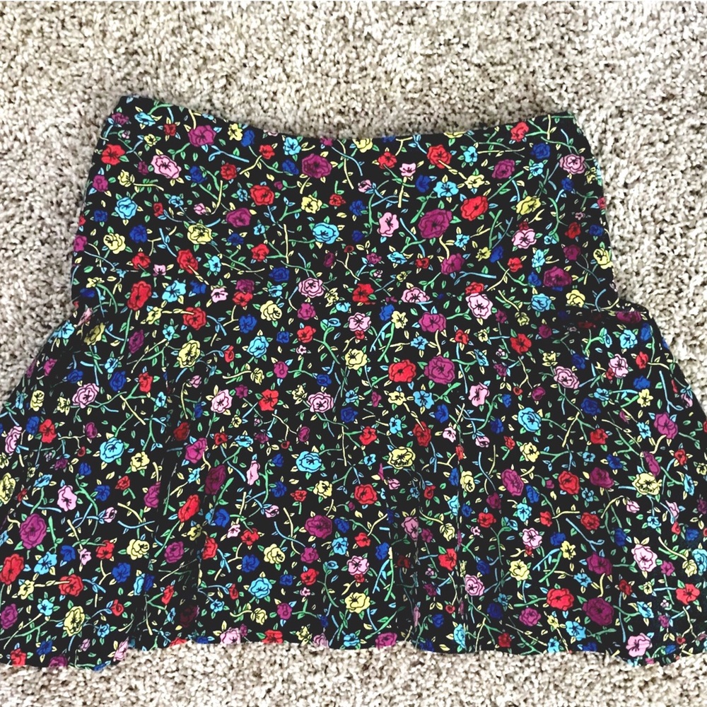 ❌SOLD❌Betsey Johnson Colorful Roses Flare Skirt - Picture 2 of 6